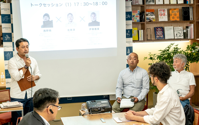 トークを聴くお客さんも真剣に考えている様子